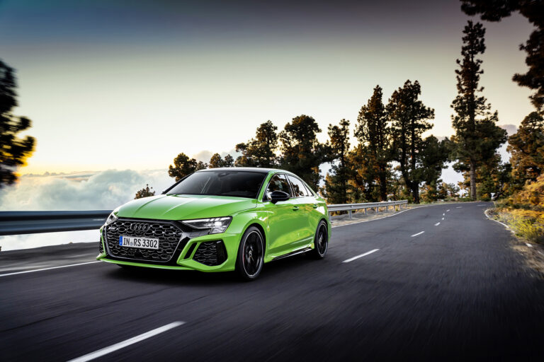 Νέο Audi RS 3: Υπερεπιδόσεις και οδηγοκεντρική φιλοσοφία