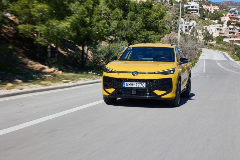 Νέο Volkswagen T-Roc: Οδηγώντας την υβριδική εξέλιξη του best-seller
