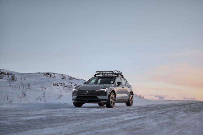 Volvo EX30 Cross Country: Το ηλεκτρικό SUV που «δαγκώνει» εντός και εκτός δρόμου
