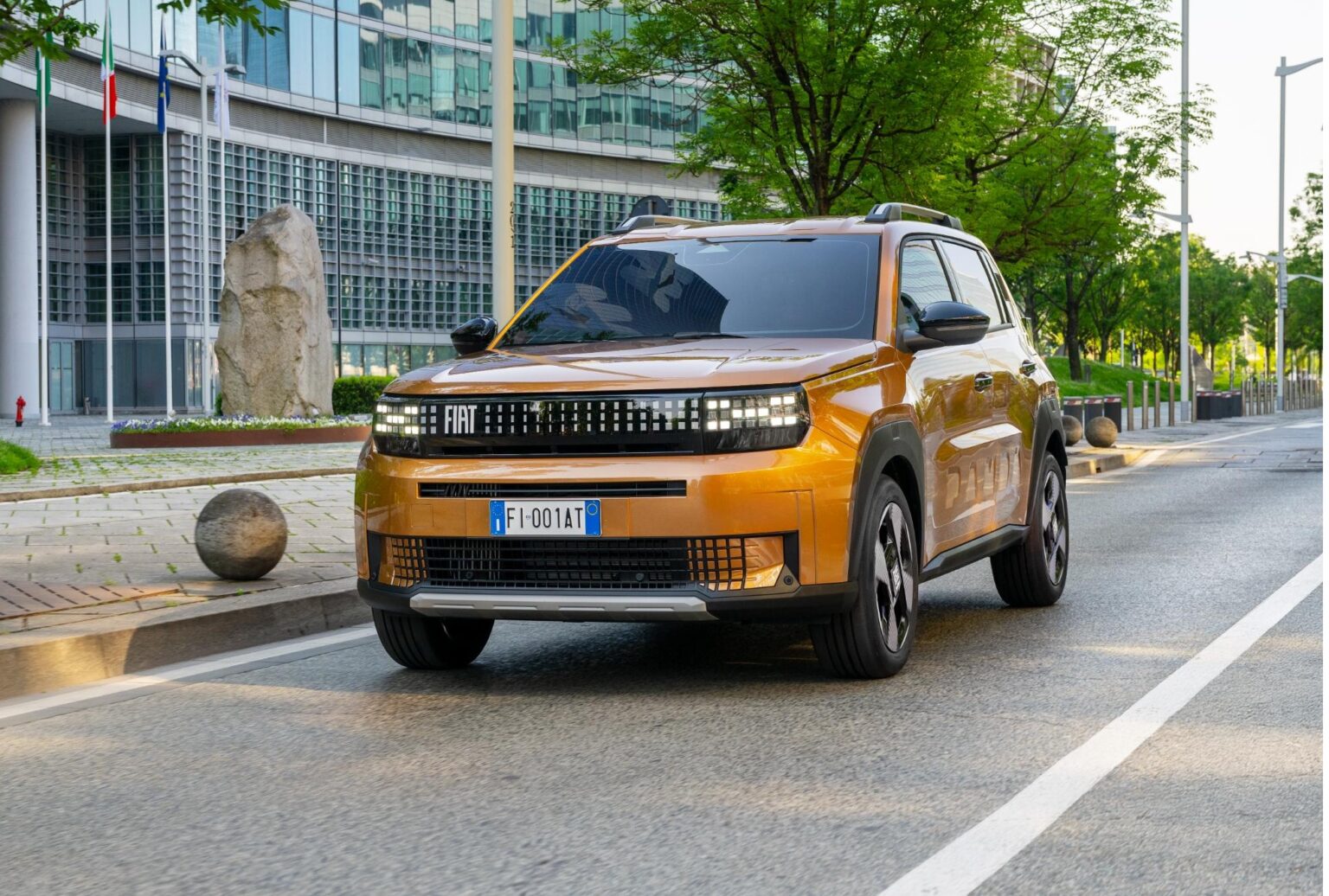 Fiat Grande Panda Hybrid: Το B-SUV που φτιάχτηκε για να ξεχωρίζει