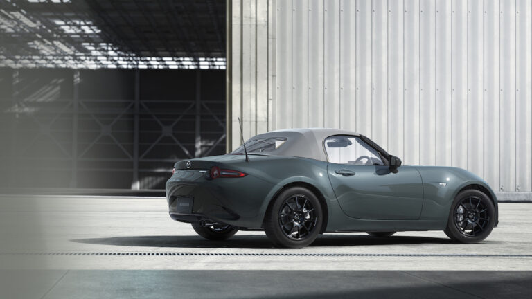 Mazda MX-5: Νέα πράσινη έκδοση με το χρώμα Zinc Green Metallic