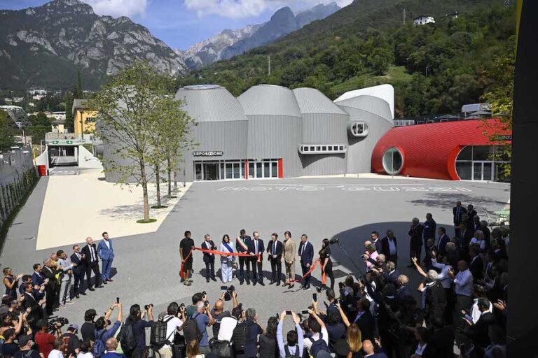 Η Moto Guzzi ξαναγεννήθηκε στο Mandello del Lario – 50 εκατομμύρια ευρώ, πέντε χρόνια, ένα ολοκαίνουργιο εργοστάσιο