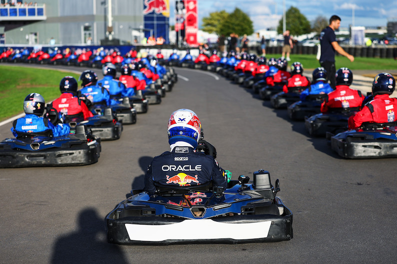 Max Verstappen: 100 προσπεράσεις σε 14 γύρους στο Silverstone